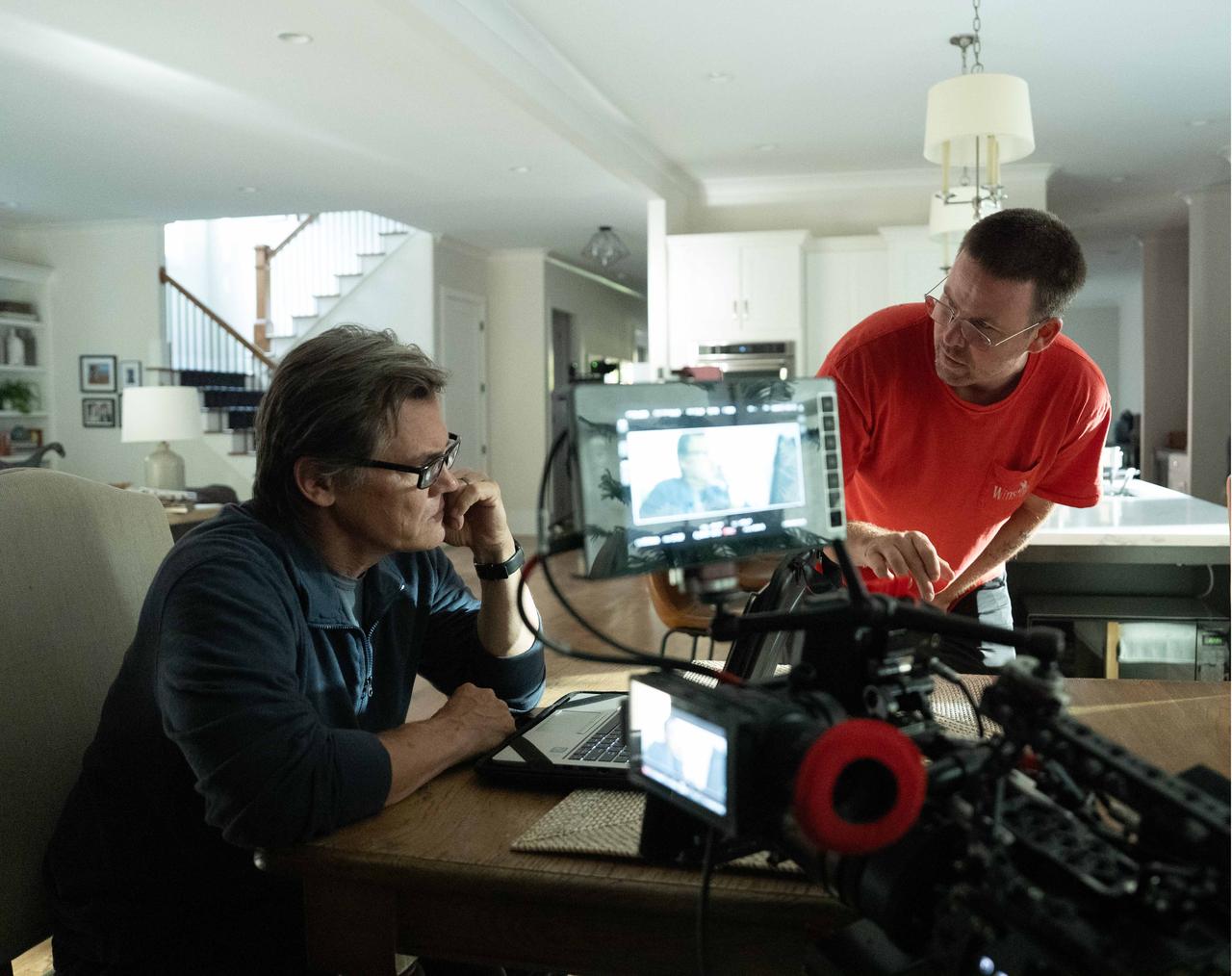 画像: 出演だけでなく製作総指揮にも名を連ねたジョシュ・ブローリン（左）とザック・クレッガー監督