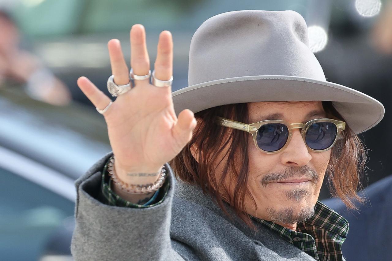 画像: 2025年10月、パリのファッション・ウィークの一環であるディオールのショーにやってきたジョニー Photo by Stephane Cardinale - Corbis/Corbis via Getty Images