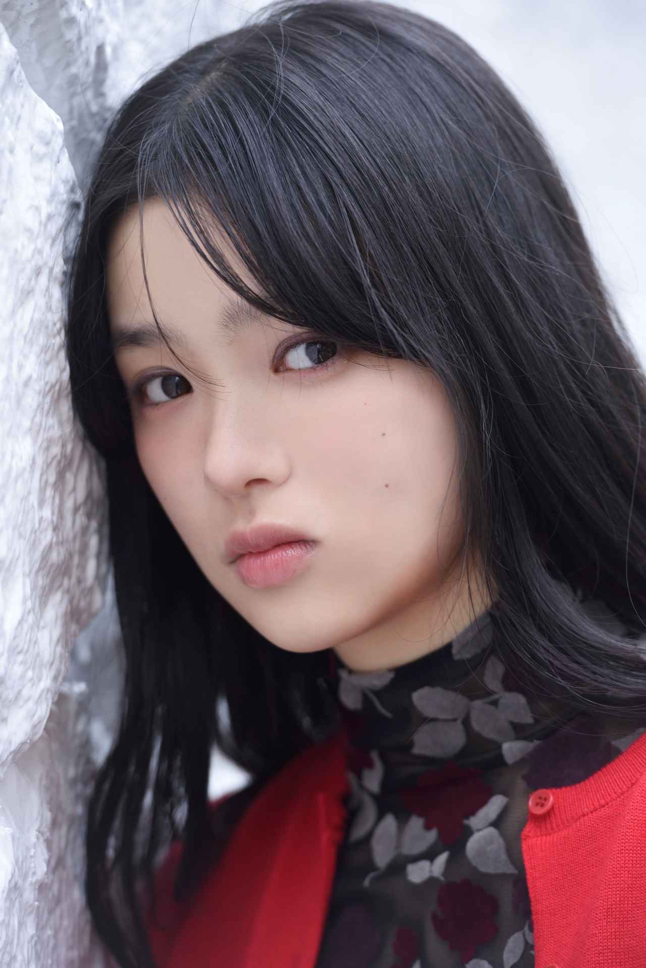 画像2: 【インタビュー】次世代注目女優の蒼戸虹子が『白の花実』で繊細な少女の感情を表現！