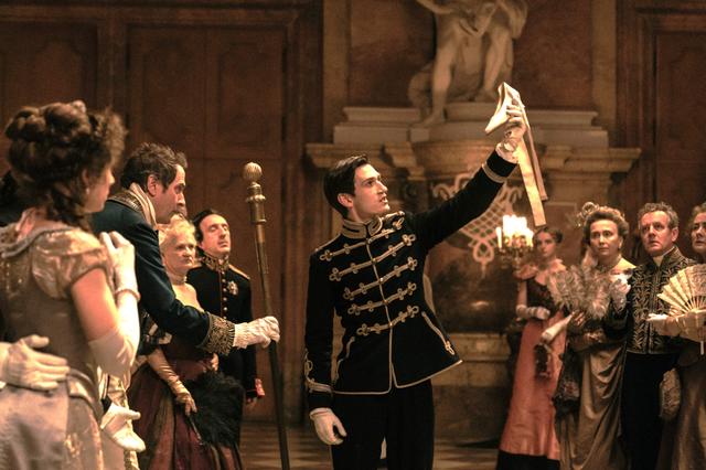 画像4: 舞踏会への一通の招待状が“美”のモンスターを創り出す!『アグリーシスター 可愛いあの娘は醜いわたし』本編映像解禁!