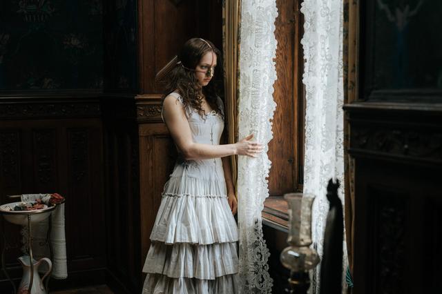 画像1: 舞踏会への一通の招待状が“美”のモンスターを創り出す!『アグリーシスター 可愛いあの娘は醜いわたし』本編映像解禁!