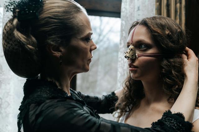 画像2: 舞踏会への一通の招待状が“美”のモンスターを創り出す!『アグリーシスター 可愛いあの娘は醜いわたし』本編映像解禁!