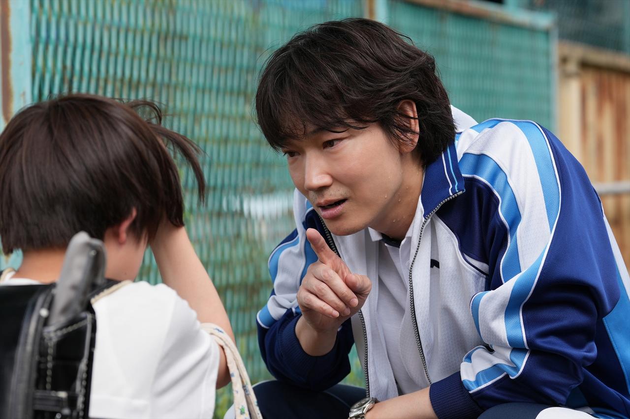 画像: 『でっちあげ　〜殺人教師と呼ばれた男』Ⓒ2025「でっちあげ」製作委員会　原作 福田ますみ『でっちあげ　福岡「殺人教師」事件の真相』（新潮文庫刊）