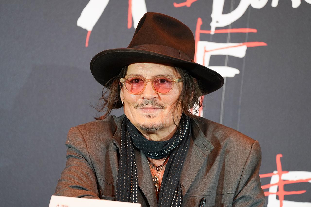 画像: ご機嫌で会見に臨んだジョニー