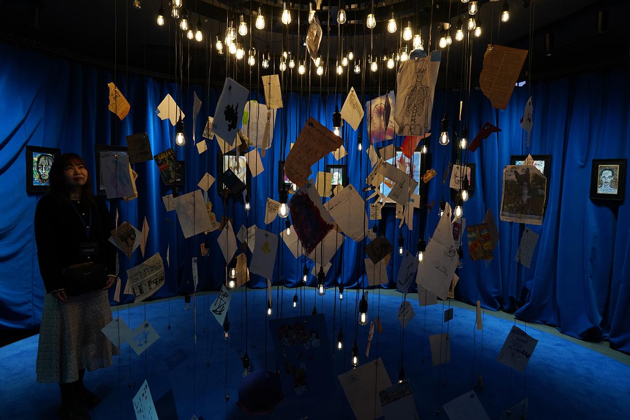 画像: ジョニーの没入型アート展の様子