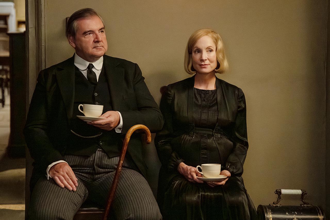 画像: ベイツ（左）とアンナ（右）