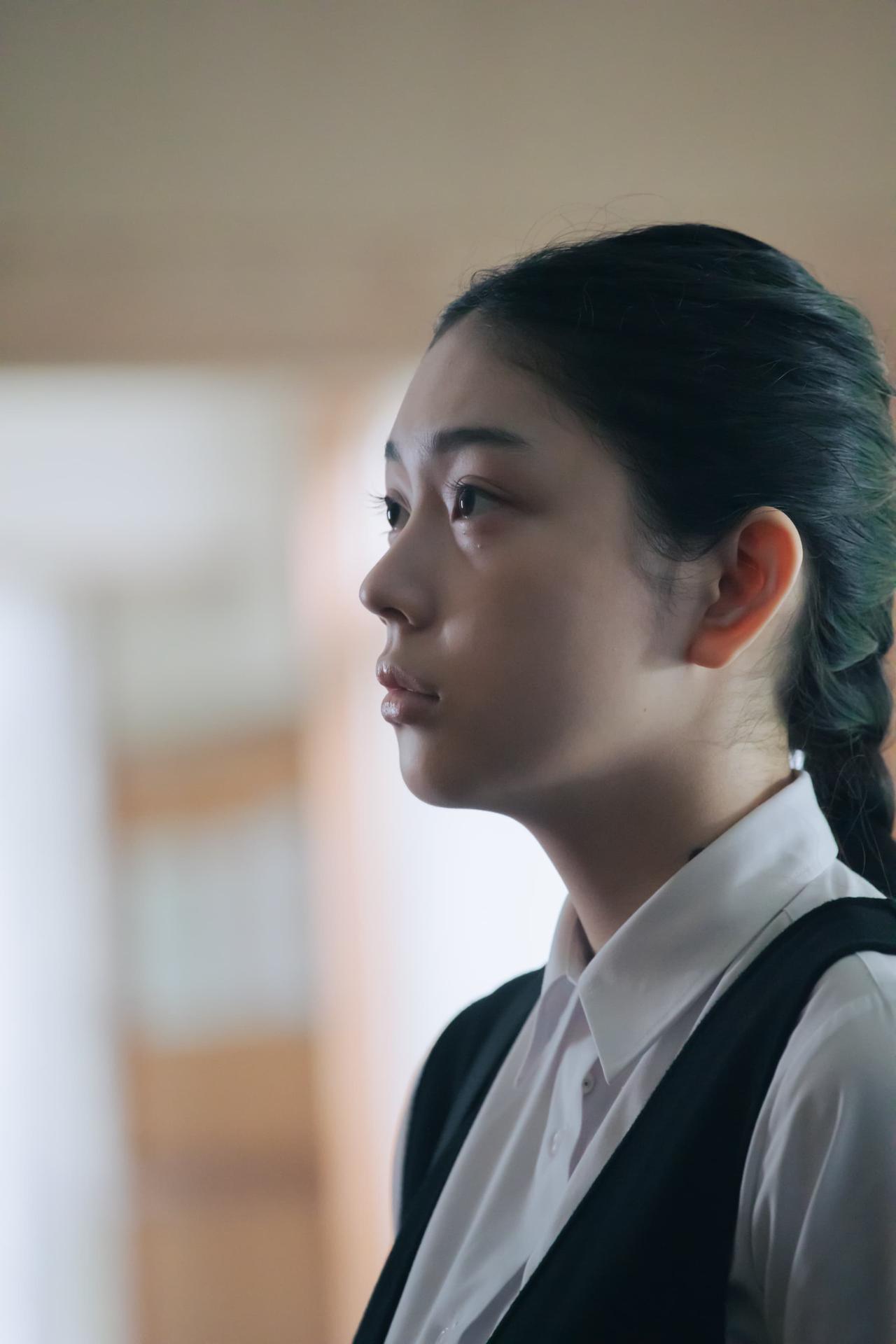 画像4: 映画初出演にして主演作『白の花実』がサン・セバスティアン国際映画祭で話題に！ 大注目の主演女優・美絽の起用の背景とは？ 多様な表情をみせるアザーカット解禁