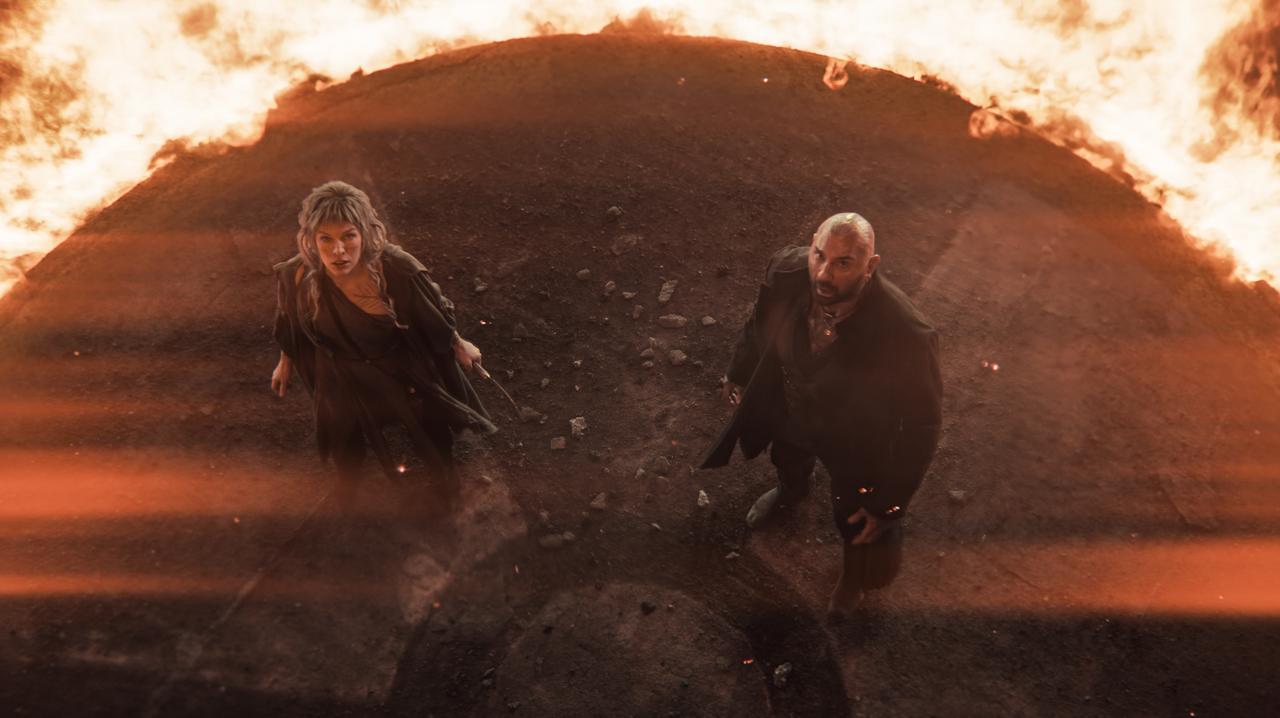 画像2: ミラ＆監督から日本のファンへ新年メッセージも！