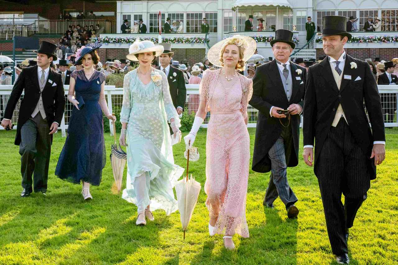 画像: 人物たちの優雅で豪華なコスチュームも大きな魅力になっている ©2025 FOCUS FEATURES LLC.ALL RIGHTS RESERVED