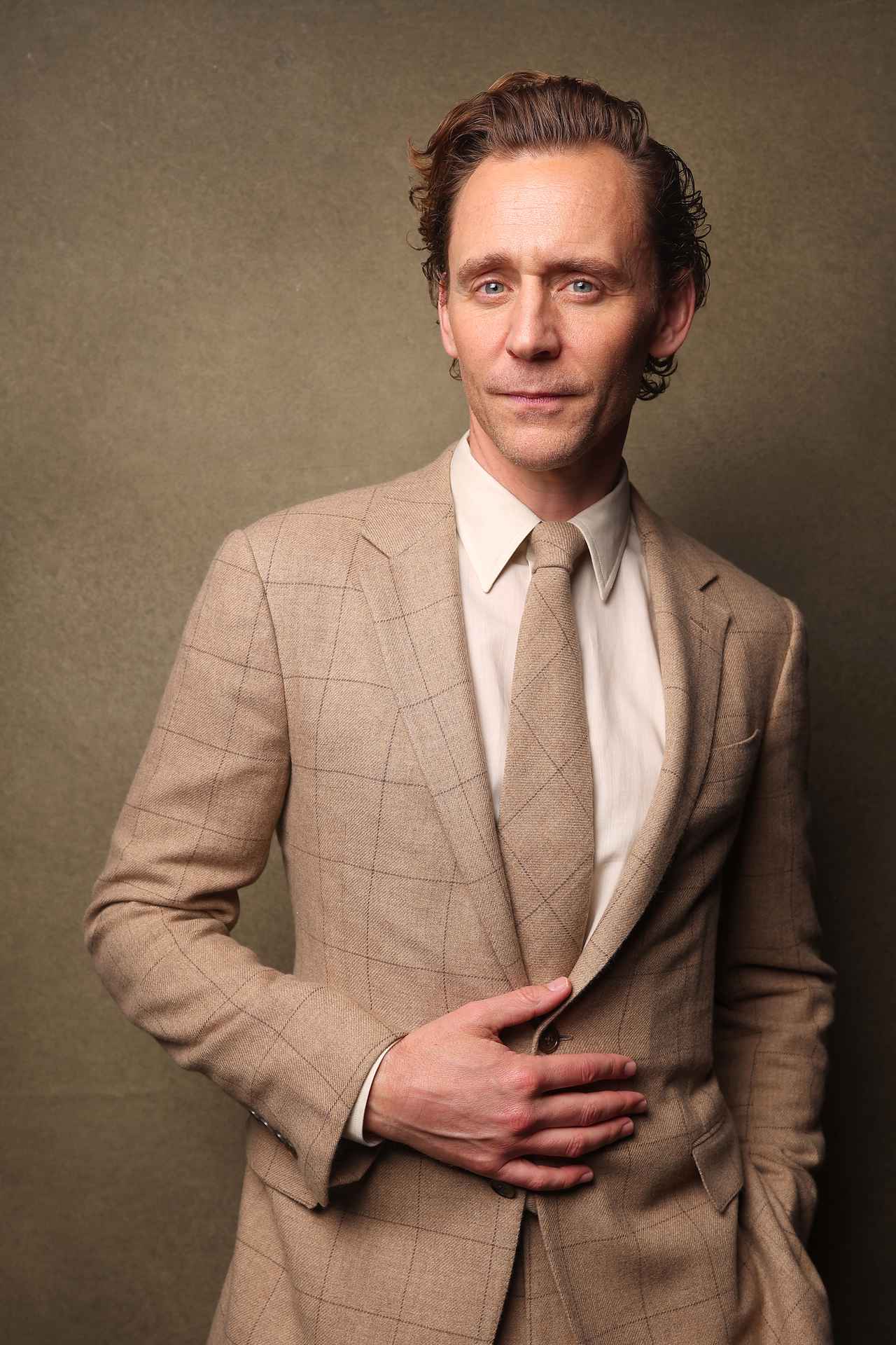 画像: トム・ヒドルストン Photo by Matt Winkelmeyer/BAFTA LA/Contour by Getty Images