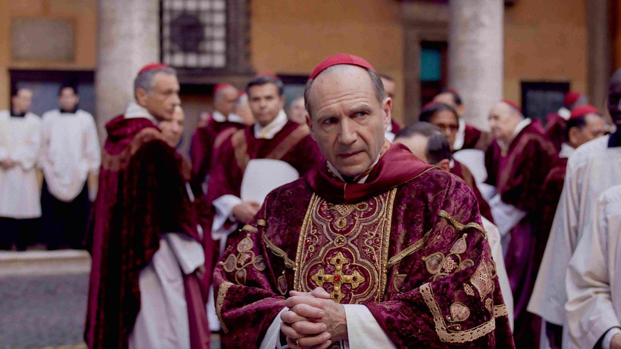 画像: バチカンが舞台の社会派ミステリー『教皇選挙』。レイフ・ファインズは3度目のアカデミー賞候補となった。 © 2024 Conclave Distribution, LLC.