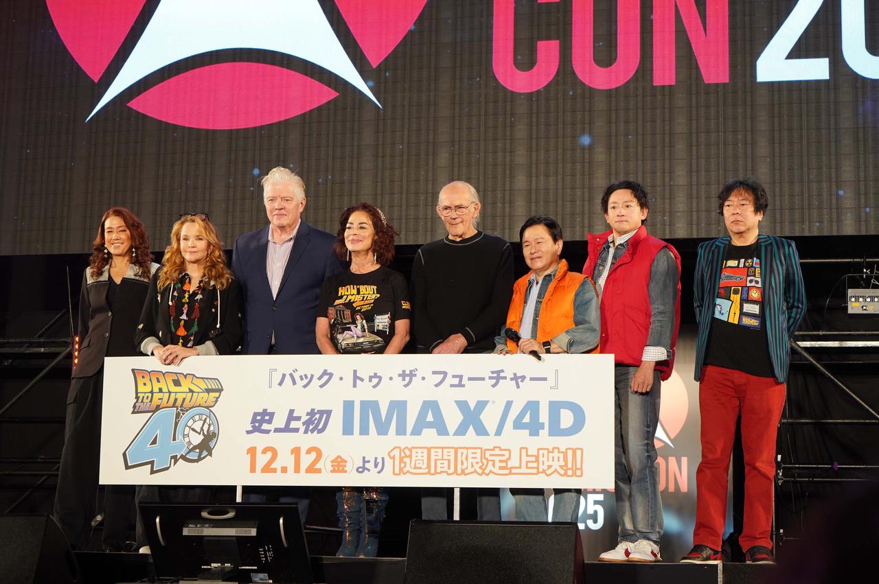 画像: (左から2人目から)L・トンプソン、T・ウィルソン、C・ウェルズ、C・ロイド