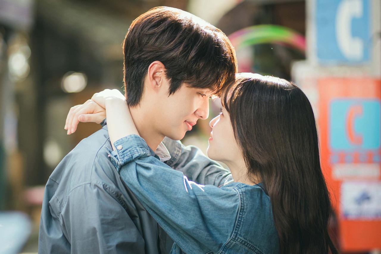 画像2: 【あなたは、どの恋を選ぶ?　恋のスイッチは、配信ドラマでONにする！】忘れていたときめきを、今。大人ラブ編「エミリー、パリへ行く」&「大人ラブ」ドラマ傑作選