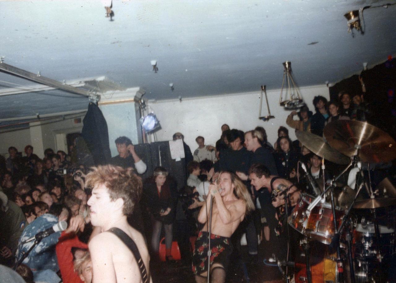 画像: 「ライズ・オブ・レッド・ホット・チリ・ペッパーズ: アワ・ブラザー、ヒレル」3月20日独占配信