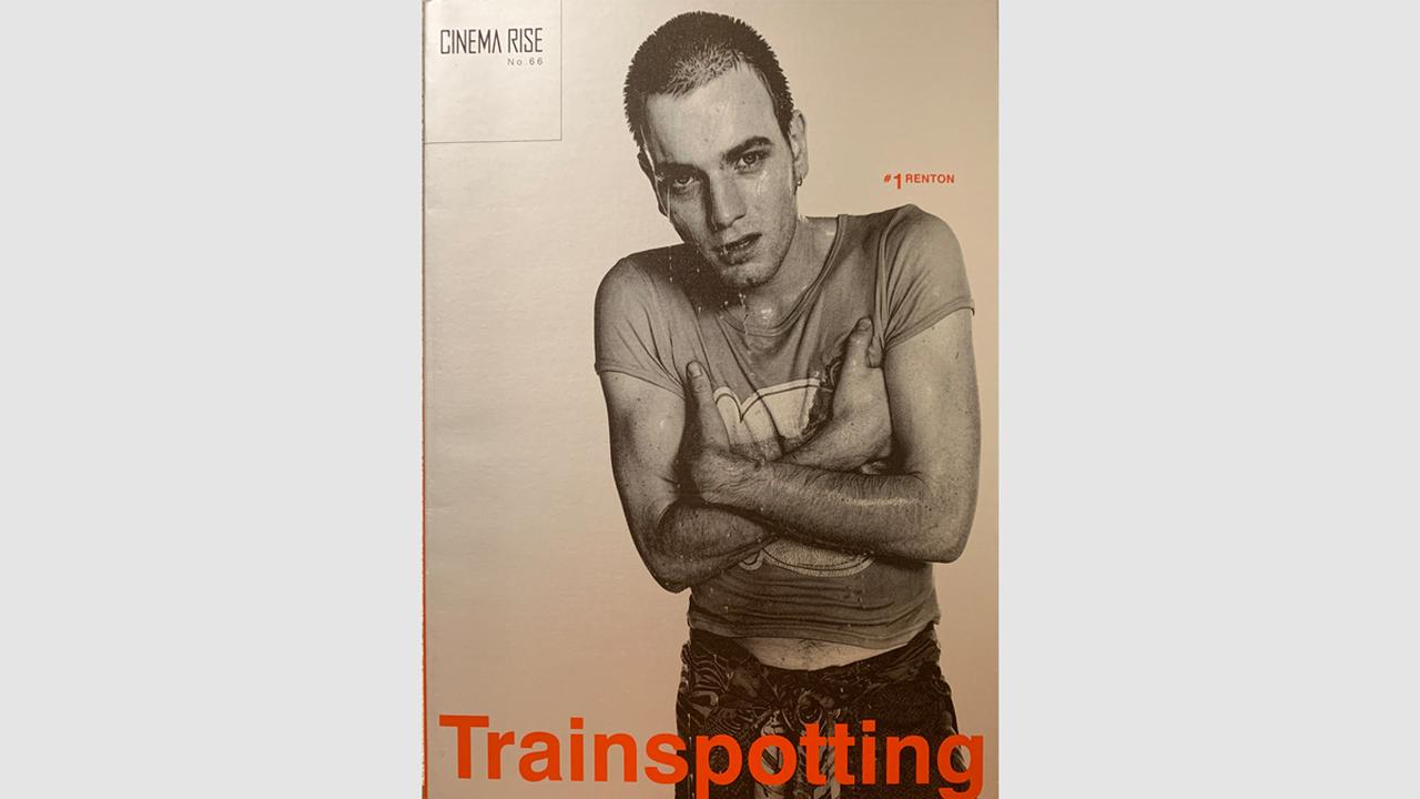 画像: 映画の初公開時に劇場(シネマライズ)で販売されたプログラム。つやを消したシルバーの紙にオレンジの文字を印刷。凝ったデザインが話題を呼んだ。