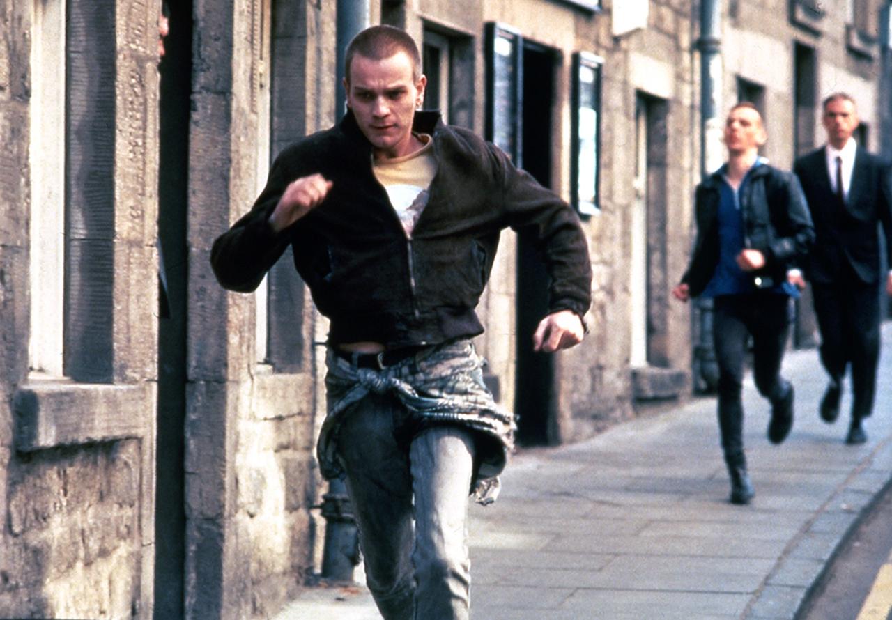 画像: 『トレインスポッティング』の冒頭、主人公のレントン(ユアン・マクレガー)はストリートを疾走する。 (C)Channel Four Television Corporation MCMXCV