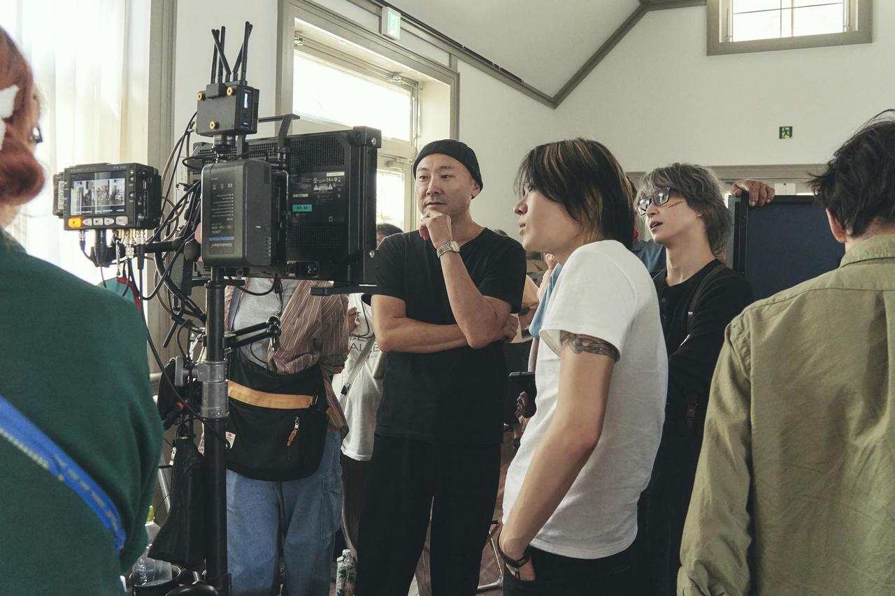 画像: 【インタビュー】佐久間大介が期待以上のダンスの上手さで魅せる！と『スペシャルズ』内田英治監督が語る