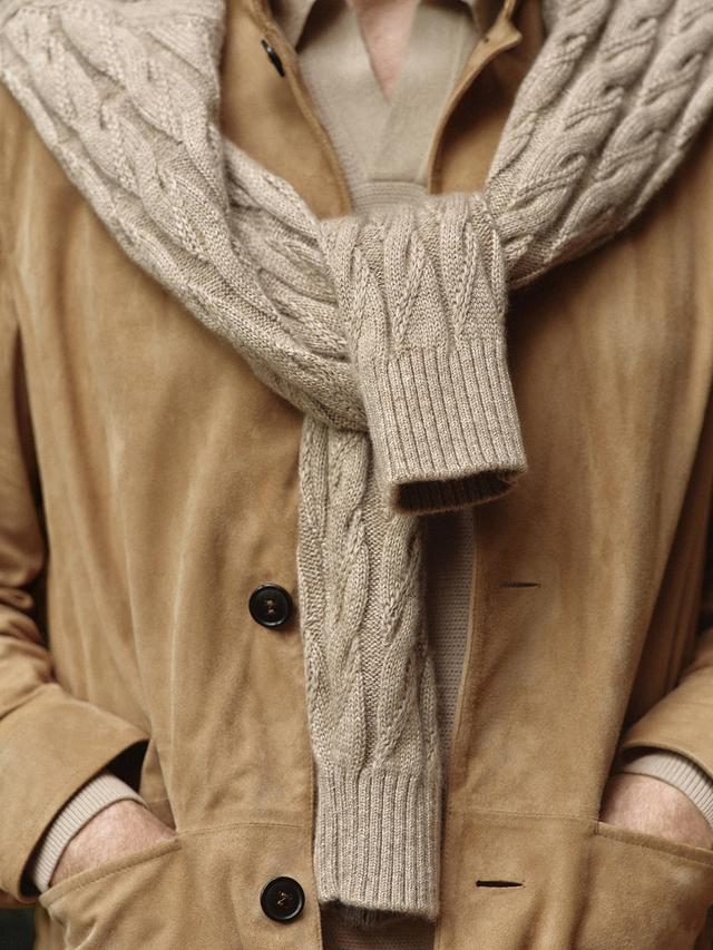 画像: ECOND SKIN（セカンドスキン）： その名の通り肌に吸い付くような精緻なレザー。代表的な「Il Conte（イル コンテ）」ジャケットは、緻密な構築と流動的なシルエットを両立している。