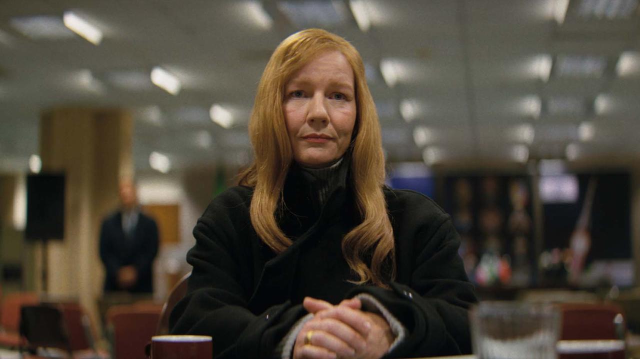 画像: エヴァ・ストラット（ザンドラ・ヒュラー）