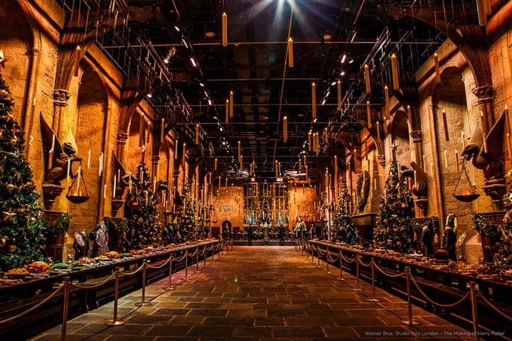 画像: 大広間／空飛ぶロウソク ※【空飛ぶロウソク】特別企画で再登場