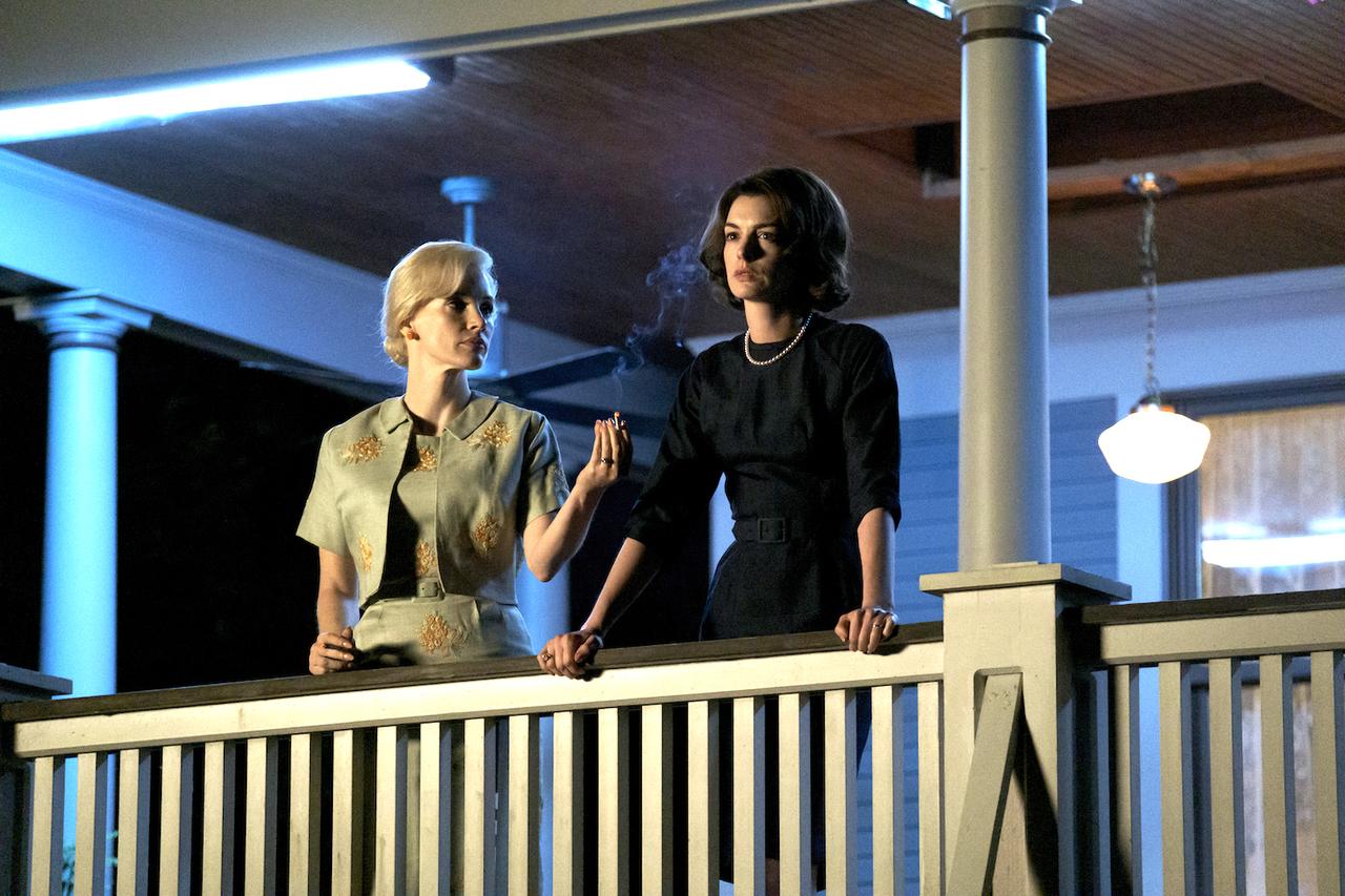 画像3: アン・ハサウェイ×ジェシカ・チャステイン共演のサイコスリラー『隣人たち』、7月日本公開へ