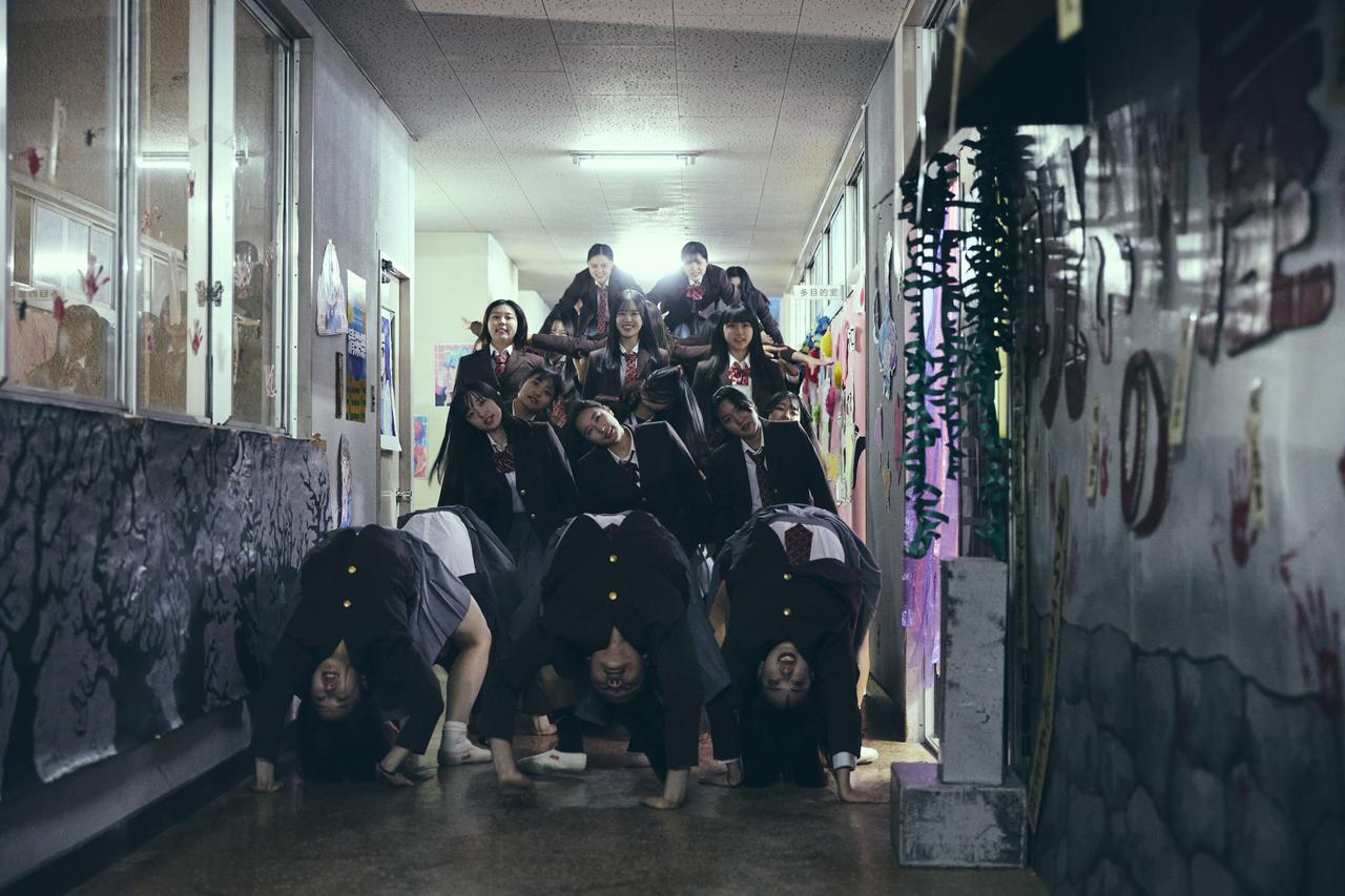 画像3: 愛(山田杏奈)と優(青木柚)も組体操!組体操で体感する集団行動の恐怖と衝撃『NEW GROUP』場面写真一挙解禁