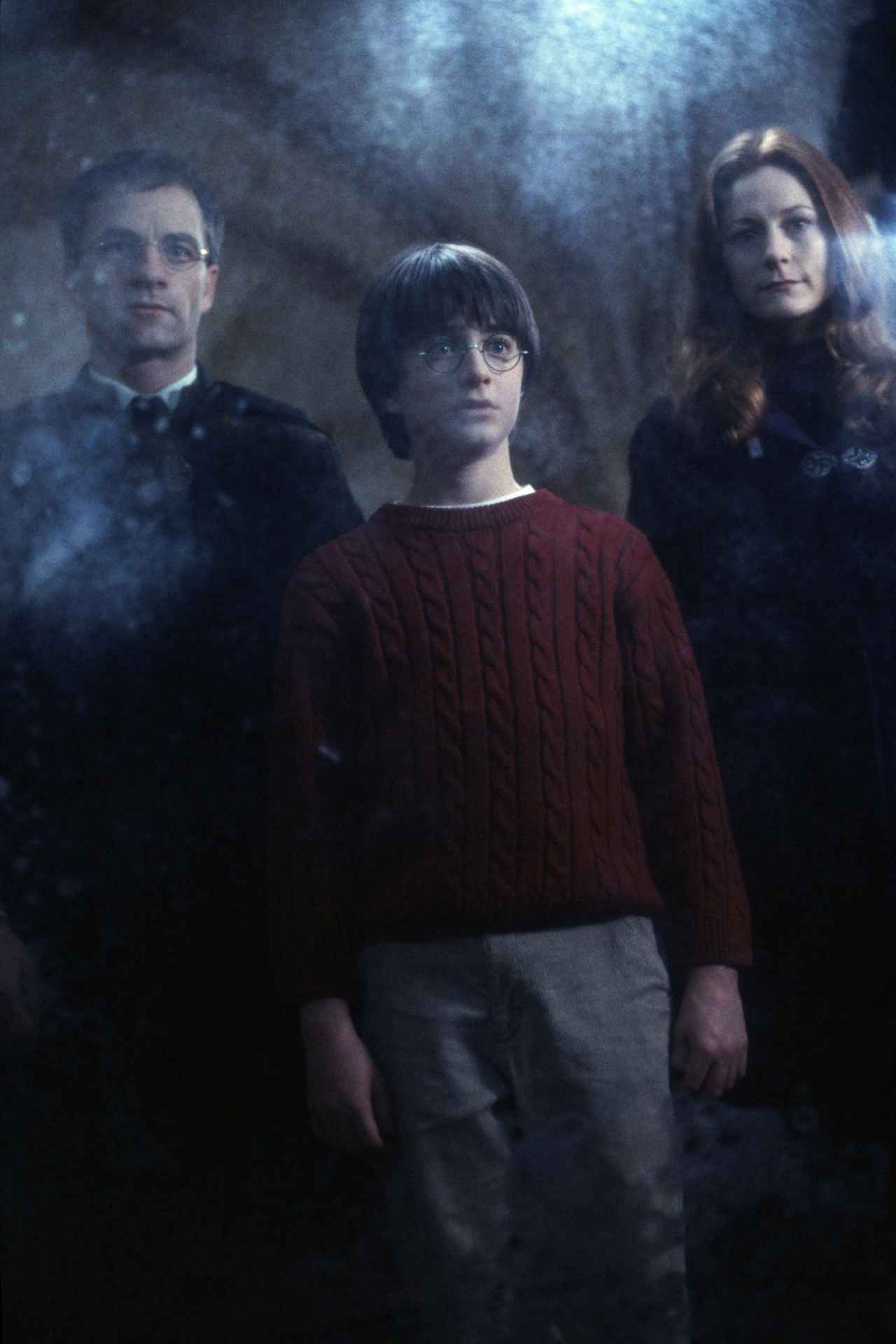 画像: リリー・ポッター（ジェラルディン・ソマーヴィル、右）／ジェームズ・ポッター（エイドリアン・ローリンズ、左）