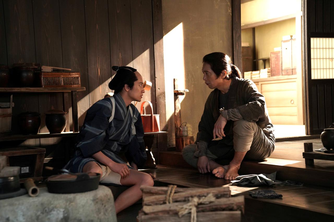 画像1: 「その花は外来種です」――時代劇のリアリティを支える東映京都撮影所の底力