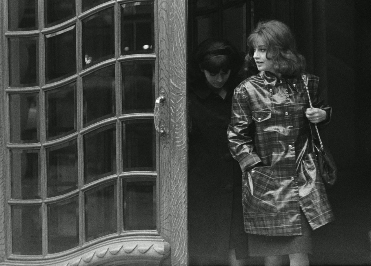 画像7: ジャン＝ピエール・レオ、アラン・ドロンら錚々たるスター俳優がカメオ出演！ギィ・ジル長編初監督作品『海辺の恋』アザーカット12点が一挙解禁