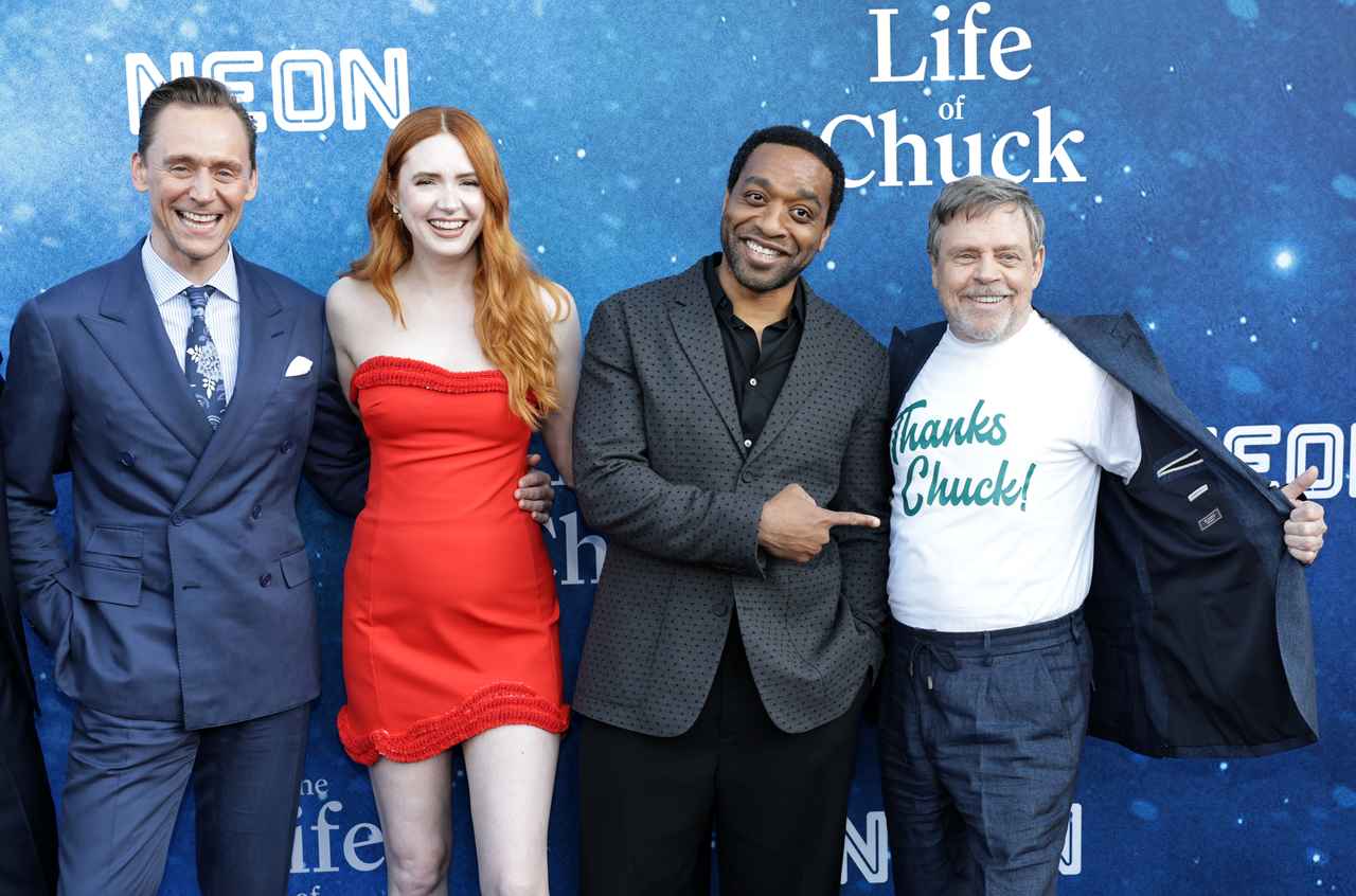 画像5: 主演トム・ヒドルストンら“アベンジャーズ級”豪華キャストが集結！『サンキュー、チャック』新規場面写真解禁