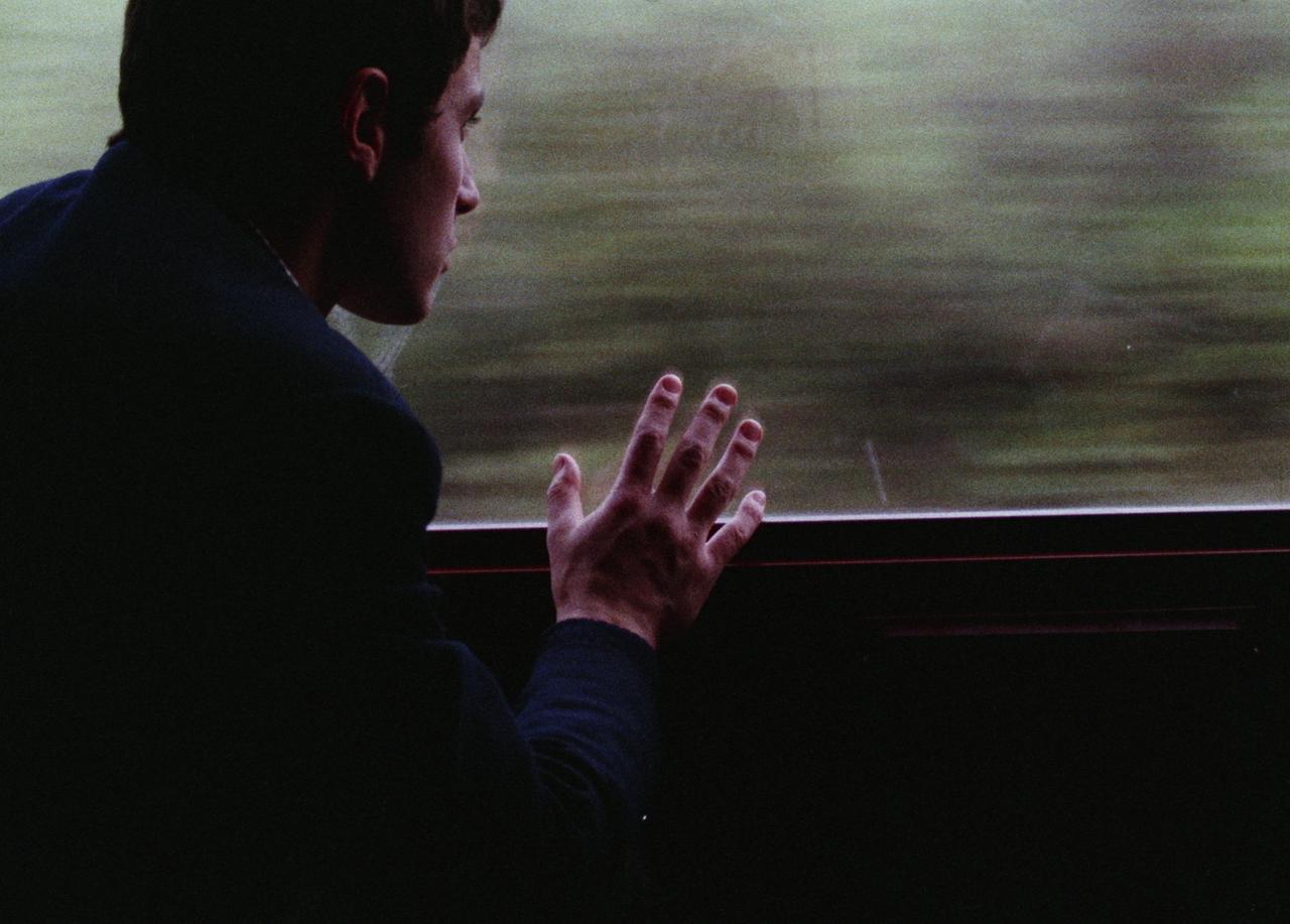 画像11: ジャン＝ピエール・レオ、アラン・ドロンら錚々たるスター俳優がカメオ出演！ギィ・ジル長編初監督作品『海辺の恋』アザーカット12点が一挙解禁