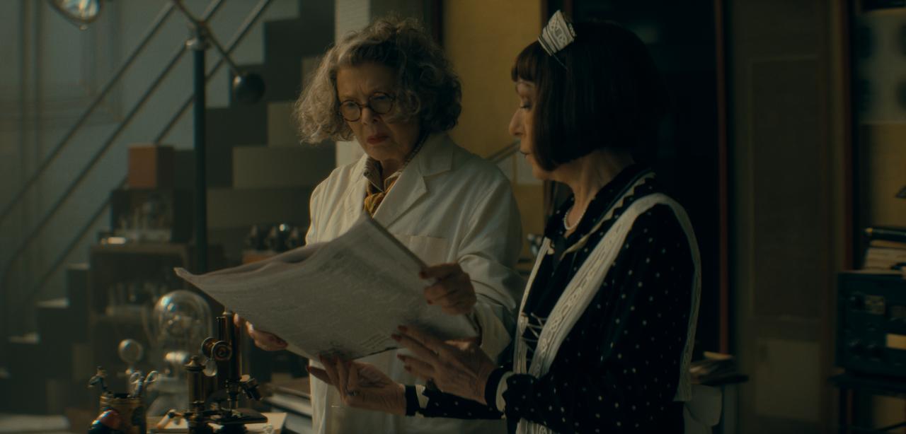 画像: ユーフォロニウス博士（アネット・ベニング、左）