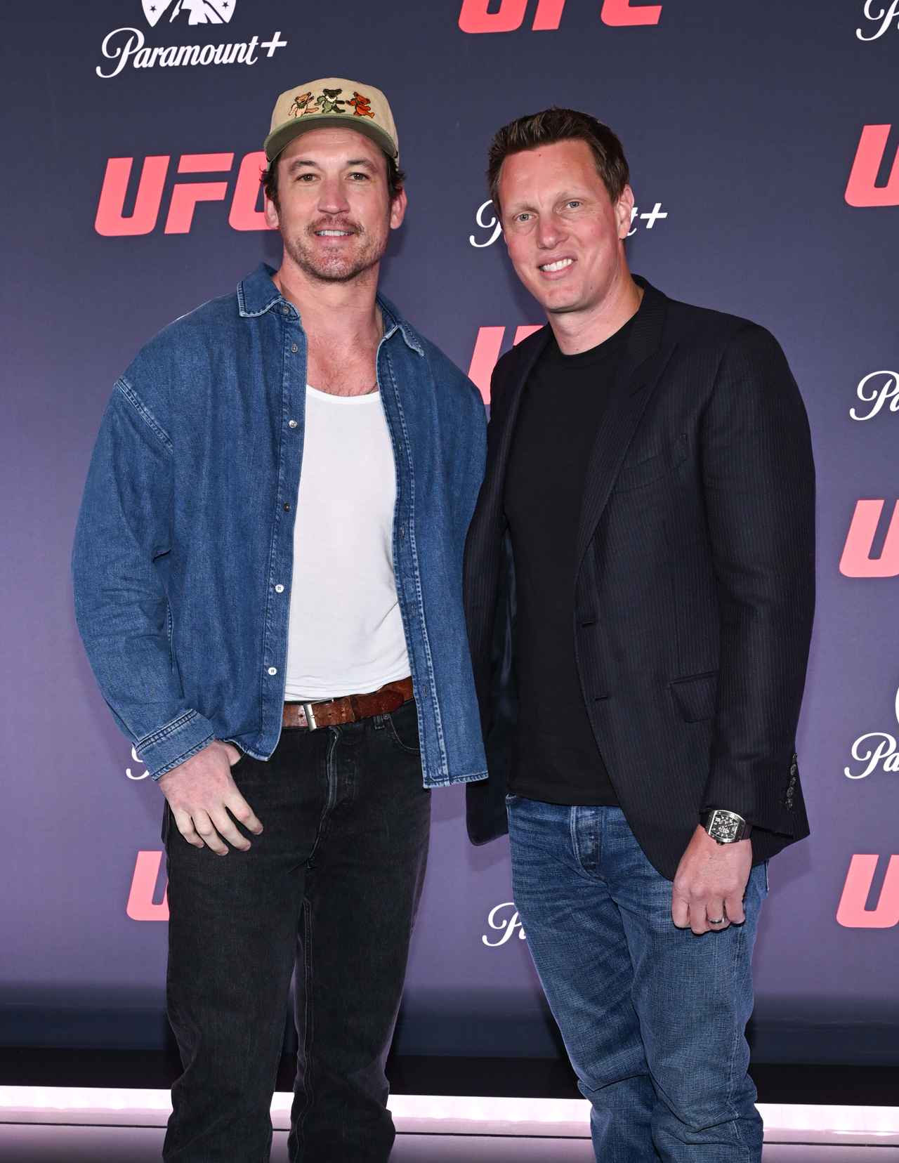 画像: ラスベガスでイベントに出席したパラマウントのCEOデヴィッド・エリソン（左はマイルズ・テラー）