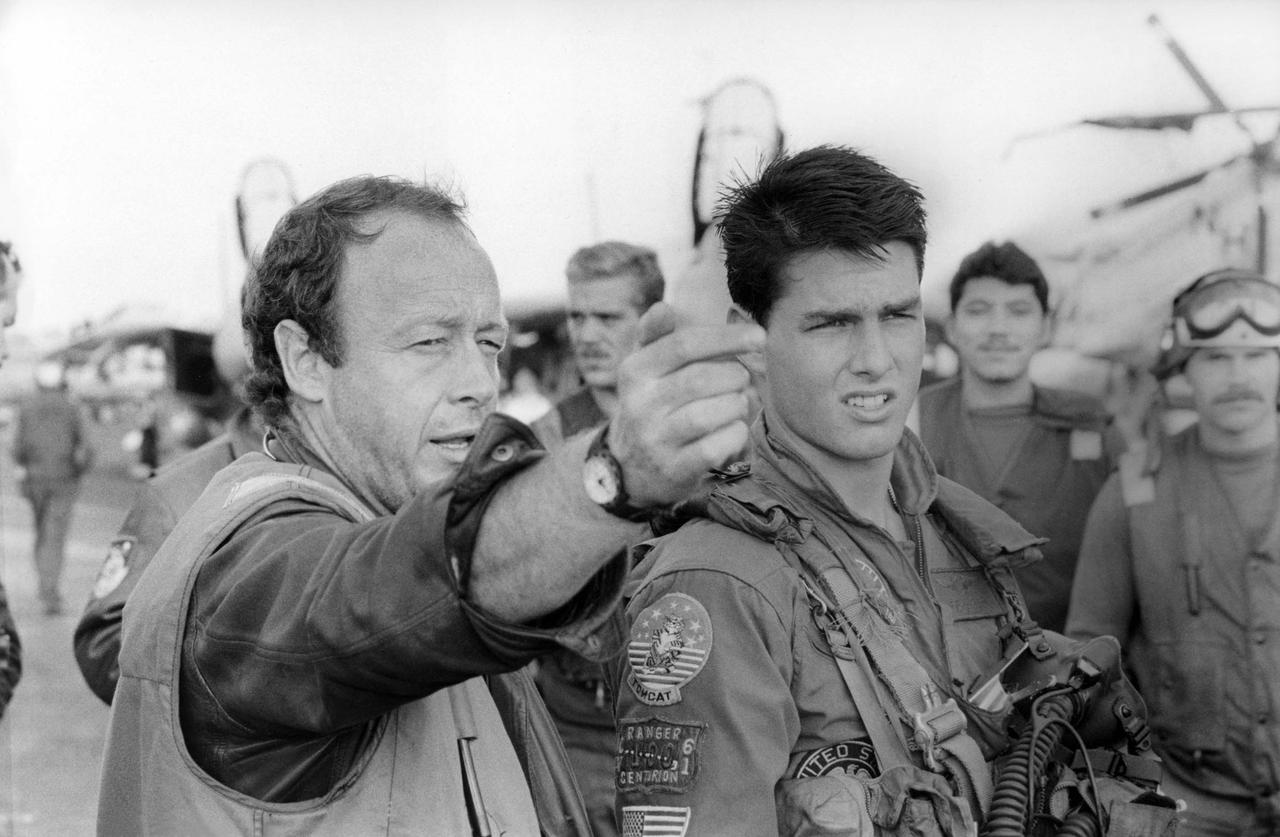 画像: トム・クルーズと話すトニー・スコット Photo by Paramount Pictures/Sunset Boulevard/Corbis via Getty Images