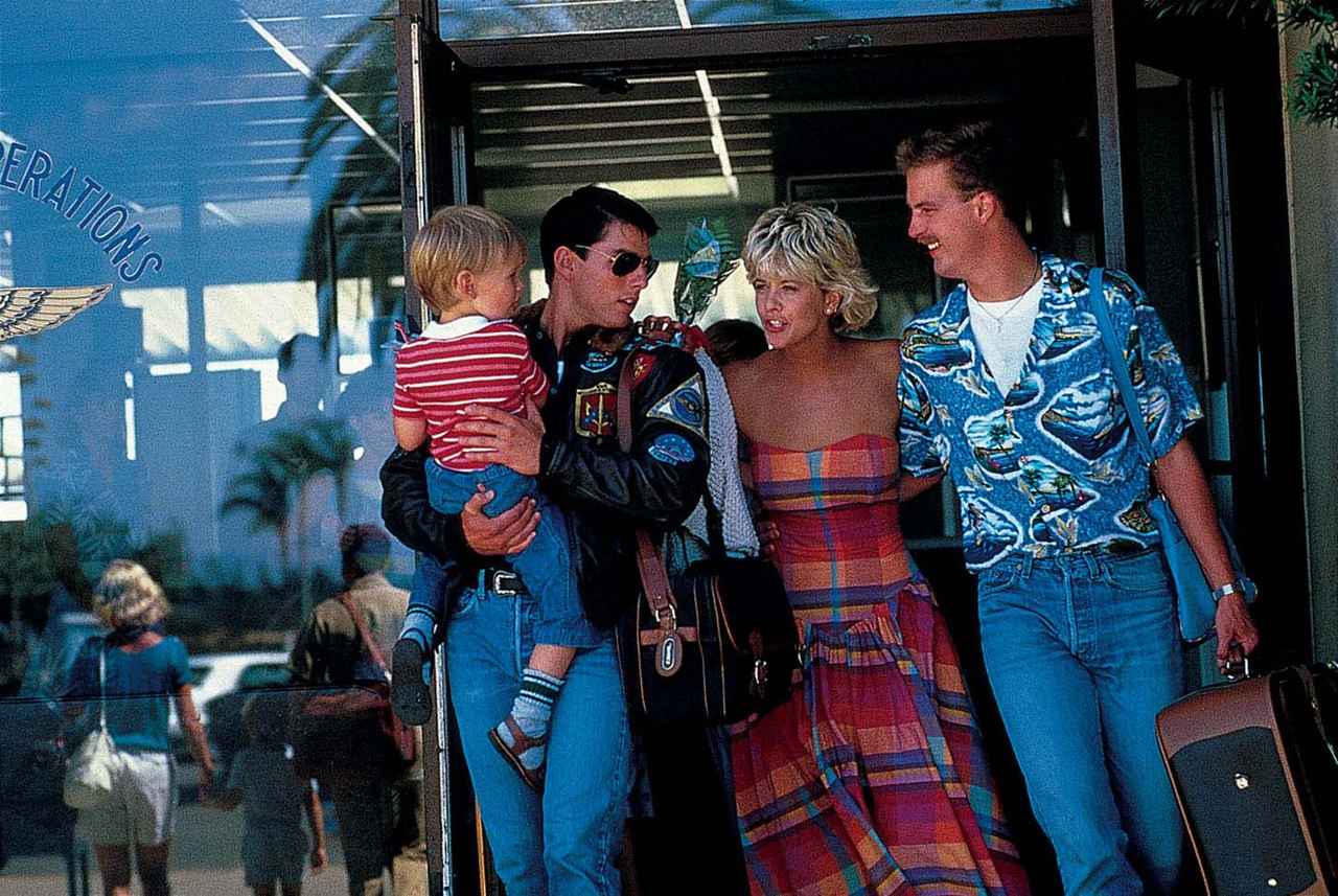 画像: メグ・ライアン（右から2人目）　© 1986，2020 Paramount Pictures.