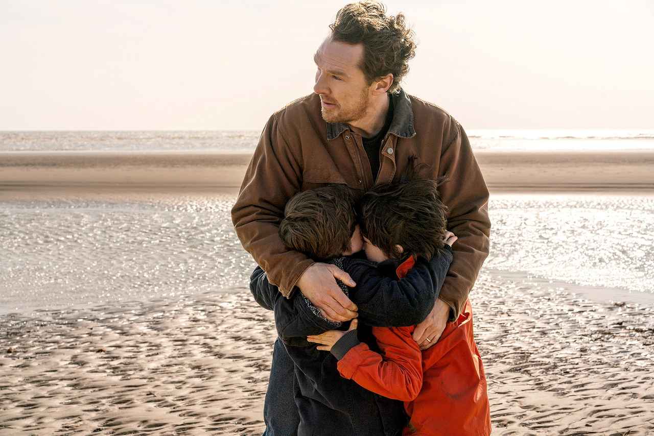 画像: File.18　ベネディクト・カンバーバッチの複雑な父親像　『フェザーズ その家に巣食うもの』、Netflix『エリック』　[連載：大森さわこの”英国・映画人File] - SCREEN ONLINE（スクリーンオンライン）