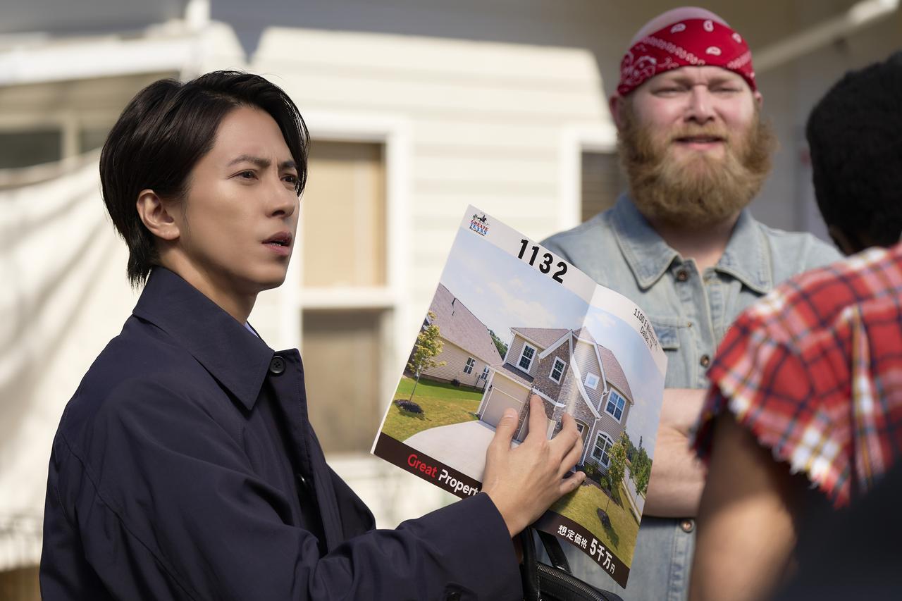 画像1: 山下智久発案の英語セリフが炸裂！映画『正直不動産』シリーズ初の海外ロケで屈強な詐欺師と対峙する本編映像が解禁