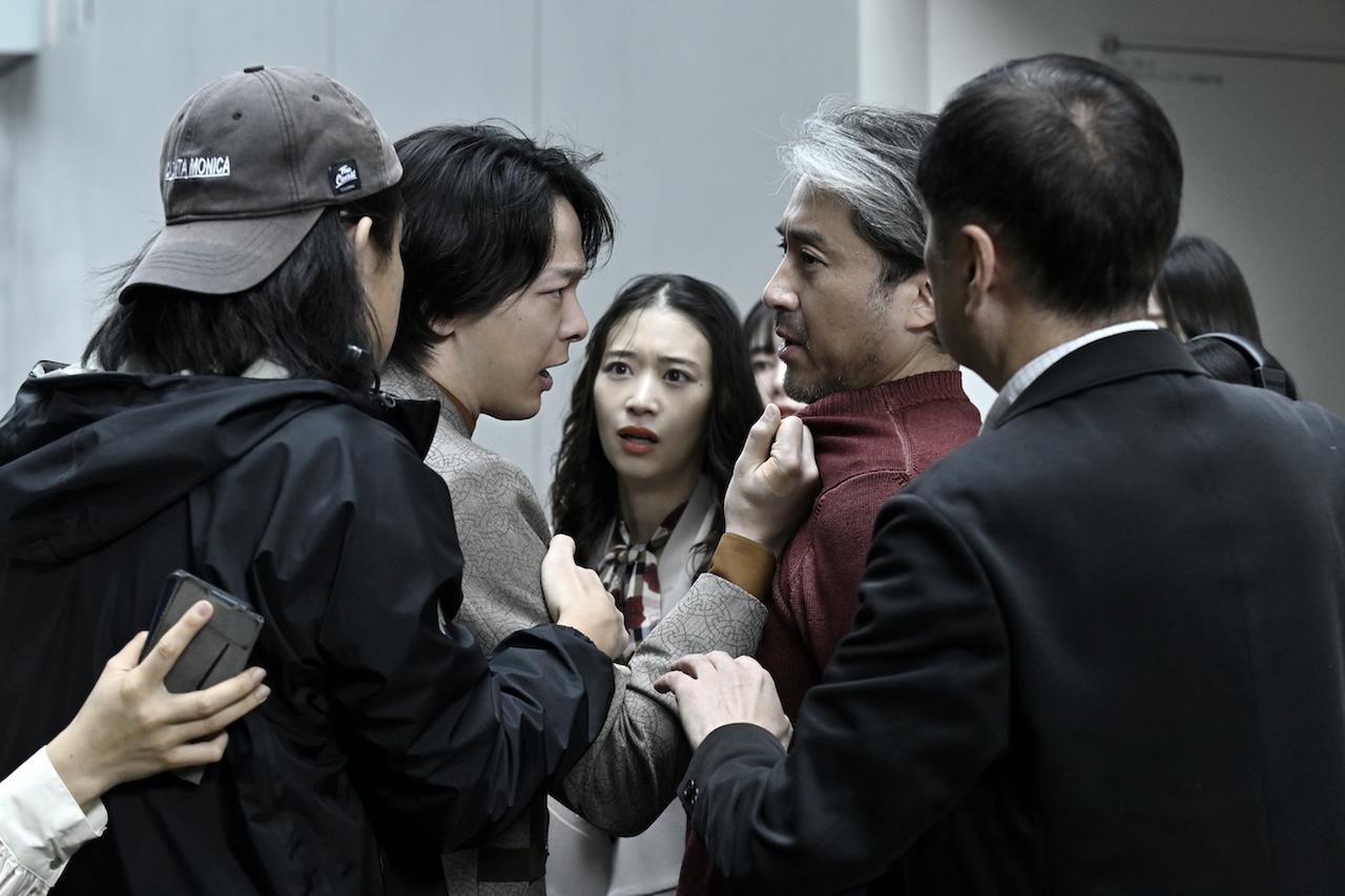 画像2: 坂田に投影した“演出家の業と罪”