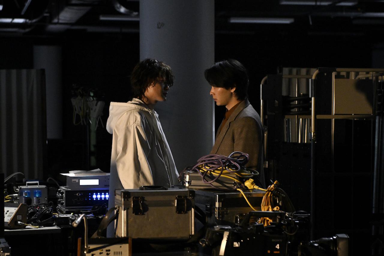 画像2: 指先に宿る“魔法使い感”は神木隆之介のキャラ造形