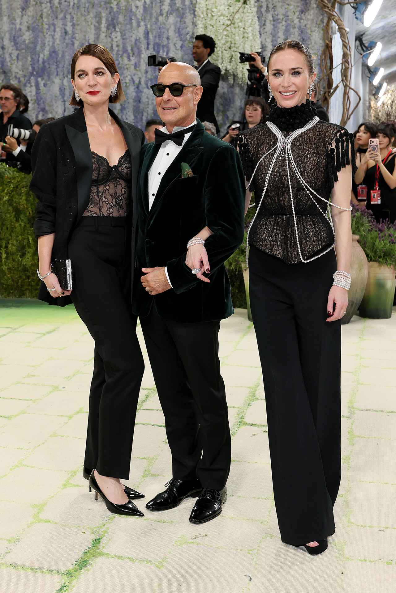 画像: (右から)エミリー・ブラント、スタンリー・トゥッチ & フェリシティ・ブラント