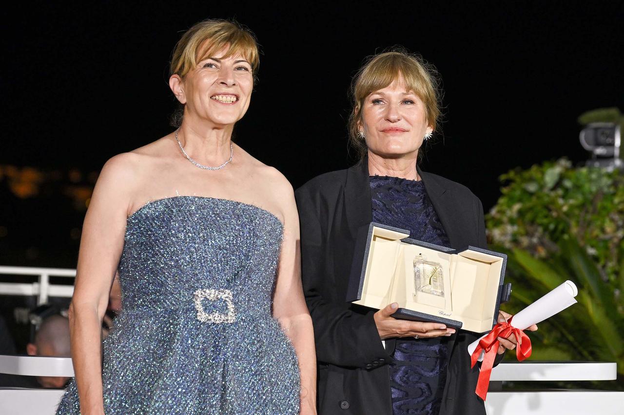 画像: 審査員賞受賞の『ドリームド・アドベンチャー』の主演ヤナ・ラデヴァとヴァレスカ・グリーゼバッハ監督 Photo by Dominique Charriau/WireImage