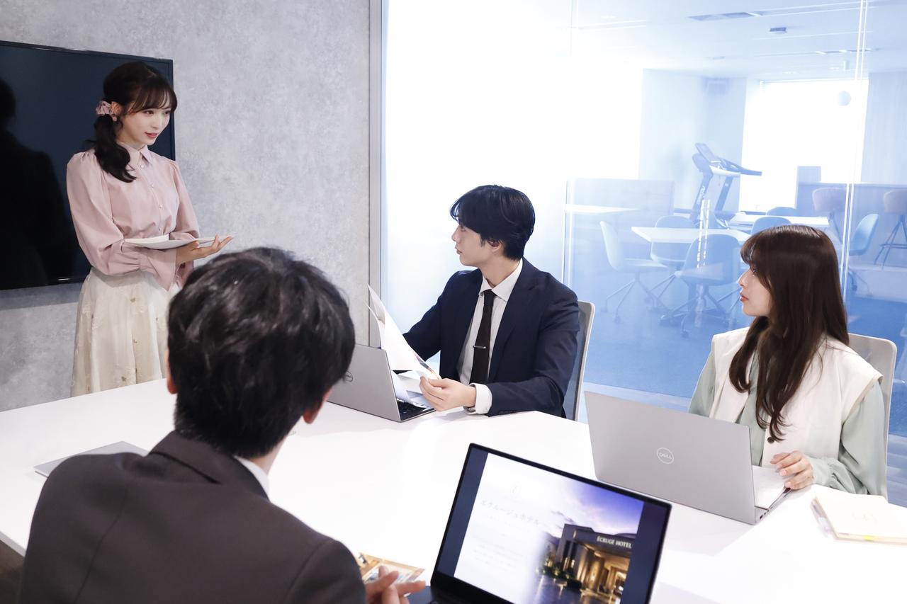 画像2: 小栗有以(AKB48):
ドラマ「ドライな同期の溺愛癖」インタビュー
このラブストーリーの中でスパイスになれていたらなと思います