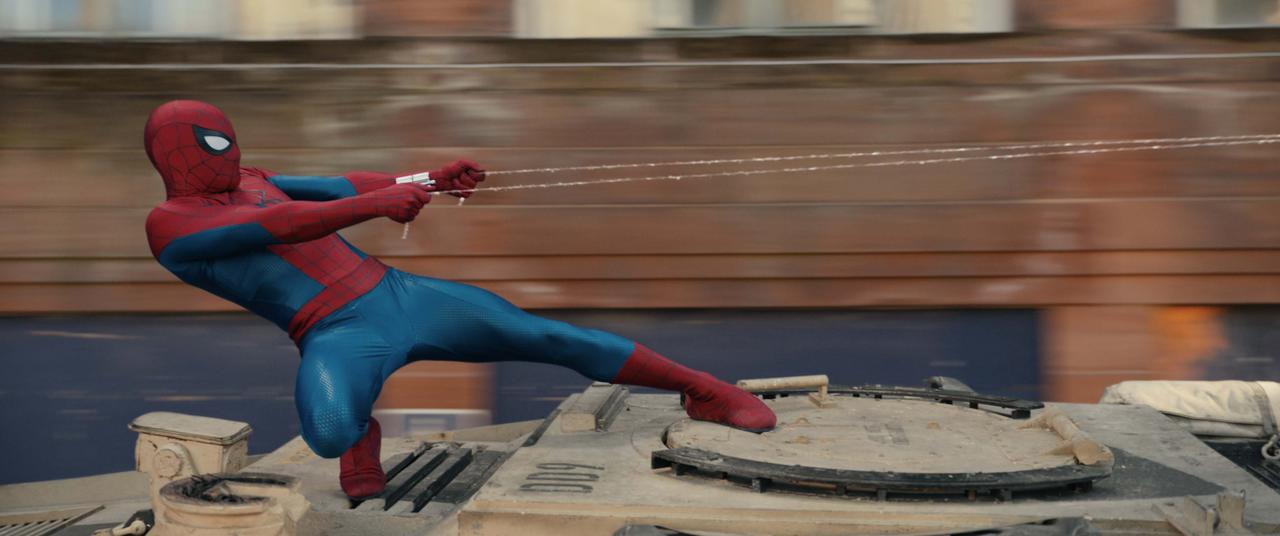 画像: スパイダーマンとして街を守ることに全力を尽くすピーター
