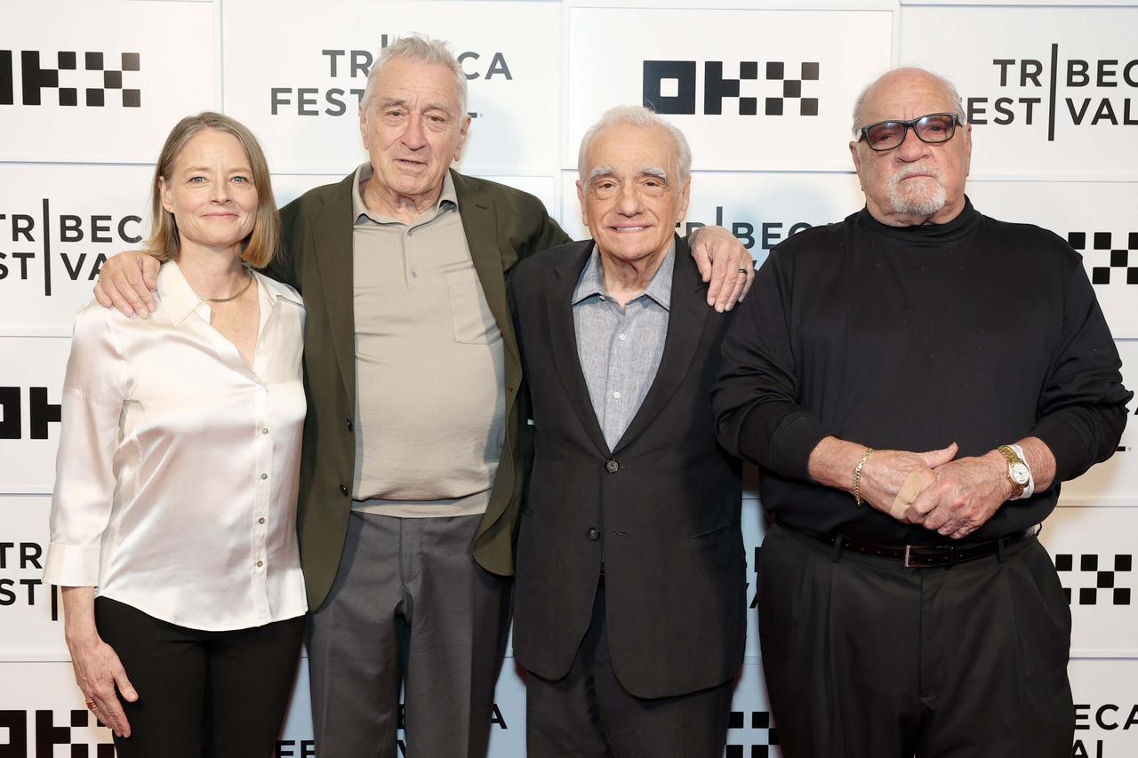 画像: 6月に行われた『タクシードライバー』上映会に集合した（左から）ジョディ、デ・ニーロ、スコセッシ、シュレイダー Photo by Dominik Bindl/Getty Images for Tribeca Festival