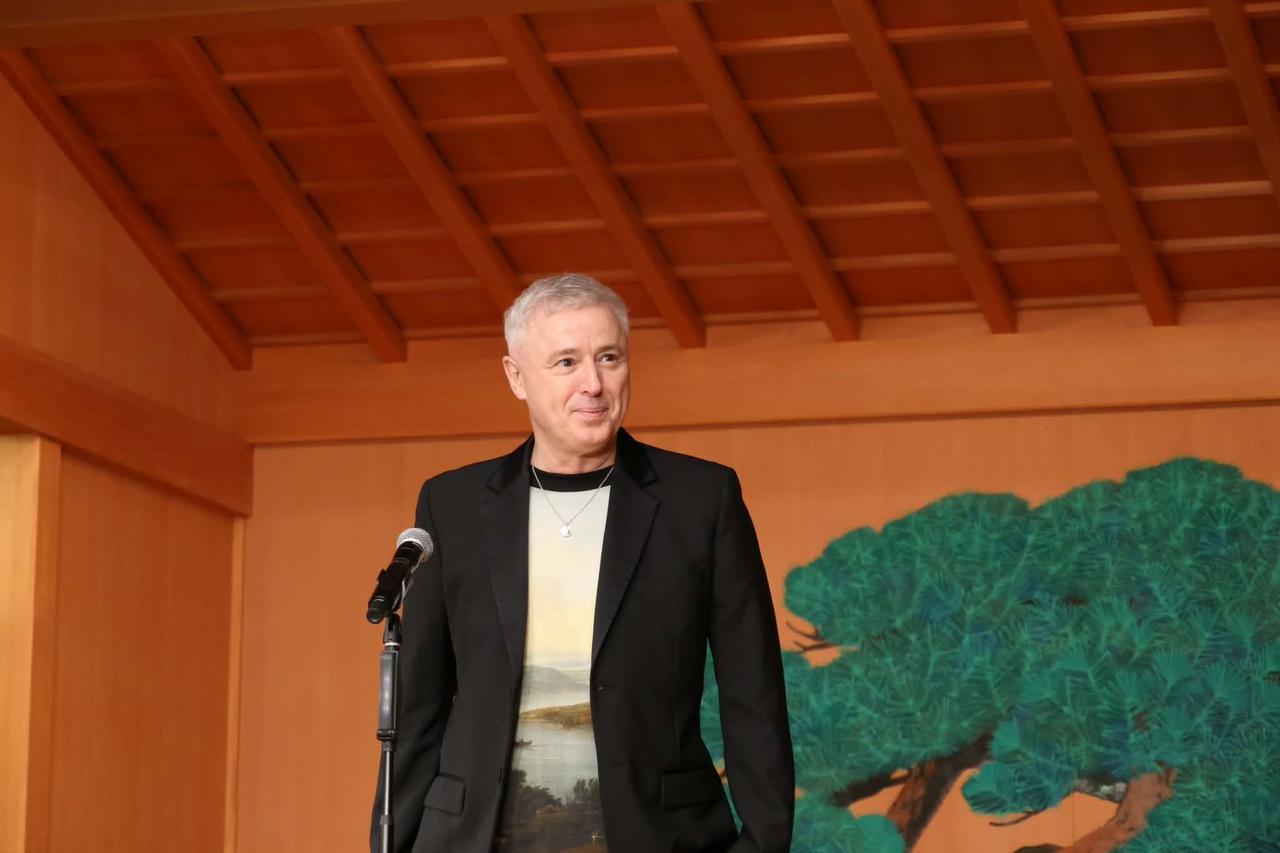 画像: オープニング・セレモニーでのロバン・カンピヨ監督 撮影・工藤静佳