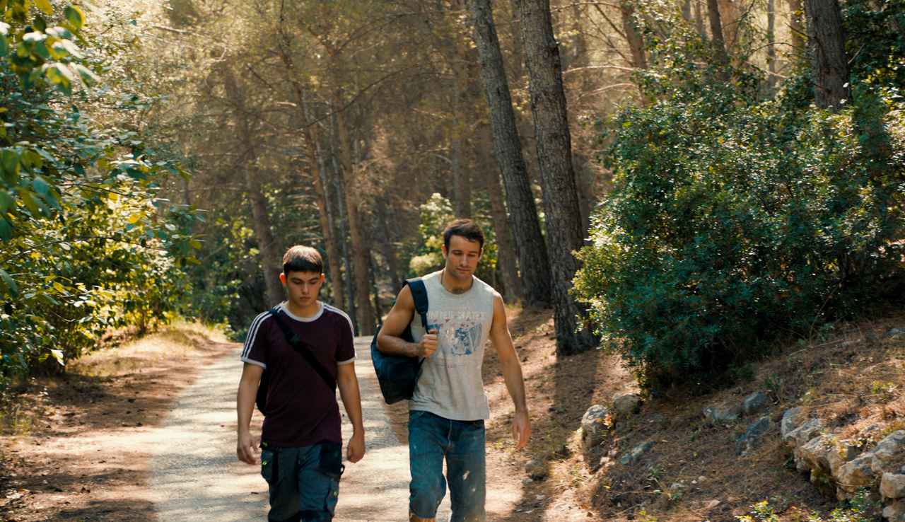 画像: エンゾとブラドは、カンピヨ監督とカンテ監督を映し出してもいる ©Les Films de Pierre
