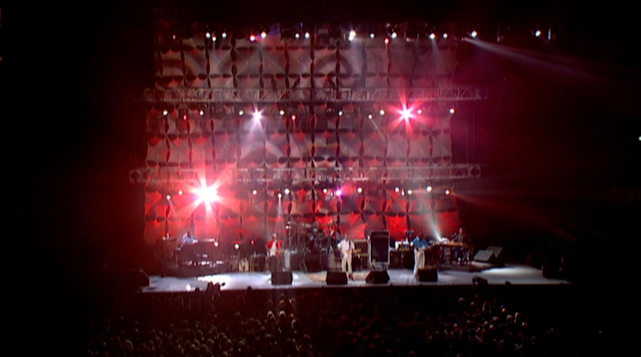 画像: アコースティック・ギターも、エレキ・ギターも、ばりばりこなす。クラプトンの代表曲が次々に登場し、ベスト・ヒット曲集として楽しめる。 © 2002 REPRISE RECORDS INC.