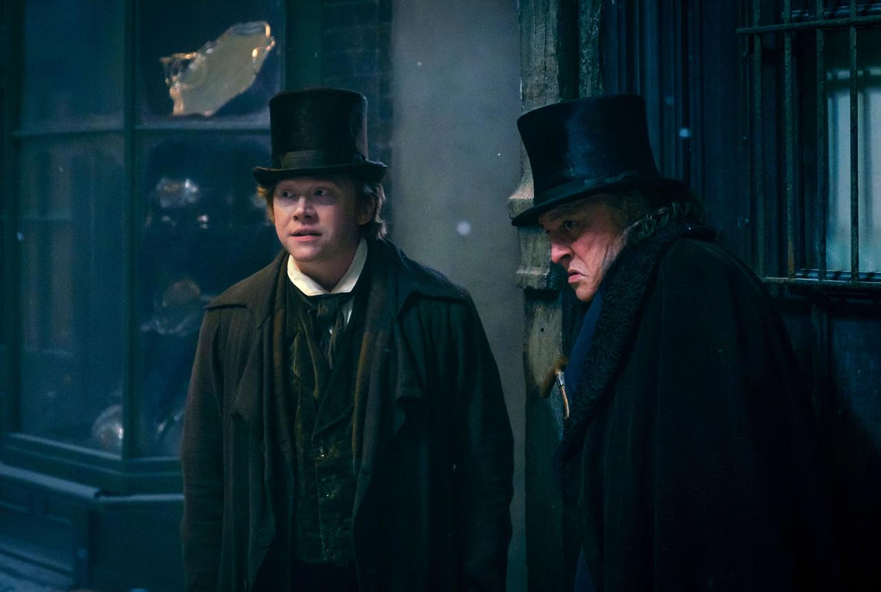 画像1: ジョニー・デップ演じるスクルージが3人のゴーストに翻弄される最新予告映像が解禁！