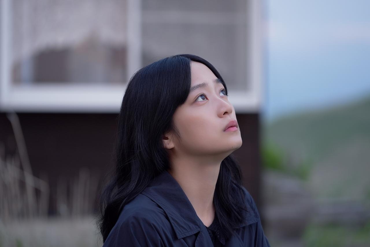 画像2: 井口 理（King Gnu）× 深川麻衣：
映画『逃げろお嬢さん』インタビュー