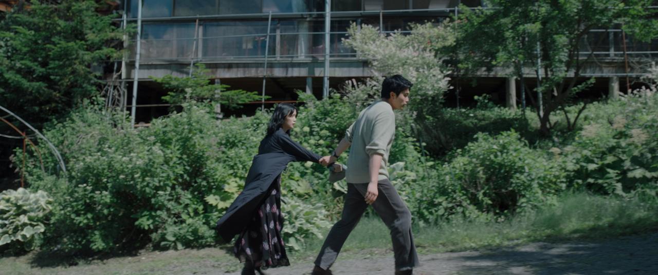 画像3: 井口 理（King Gnu）× 深川麻衣：
映画『逃げろお嬢さん』インタビュー